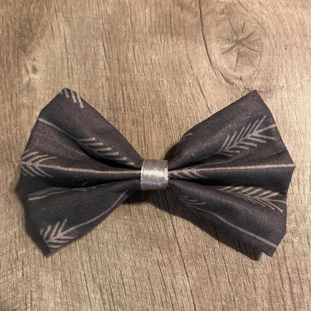 Gray w/White Arrows Hair Bow (Large)